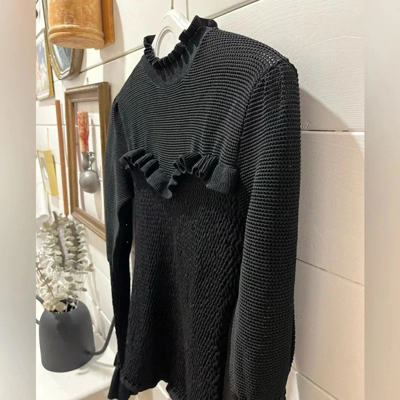 📍 RD STYLE black stretchy ruffled sweater size M⚠️ - Picture 3 of 8
